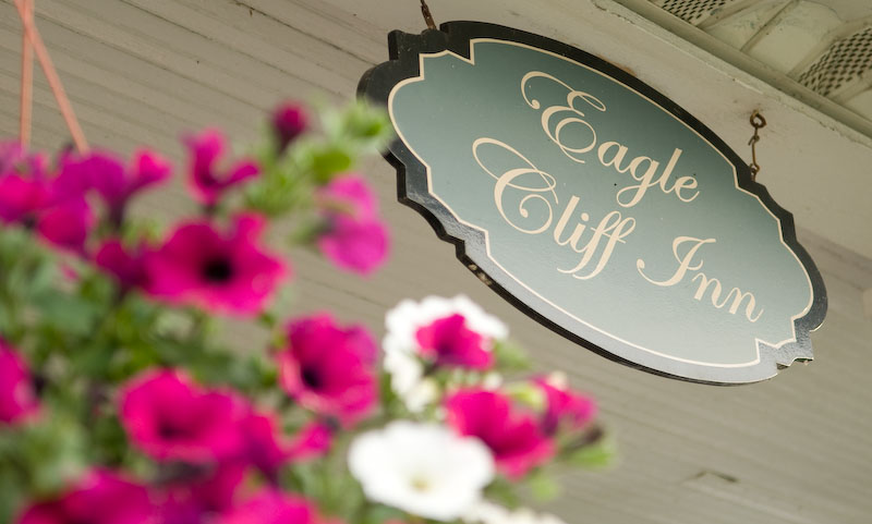 entrance sign eagle cliff inn geneva on the lake ohio
